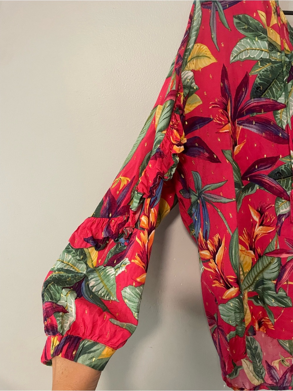 Chico's Red Tropical Leaf Print V-Neck Tunic with Tassel Ties 3.5 Size 18 - Picture 3 of 5